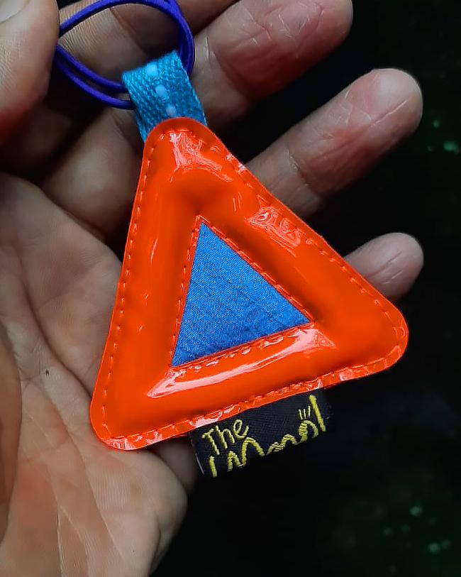 Gambar TRIANGLE REFLECTOR SEPEDA / REFLEKTOR SEGITIGA WARNA - Small - Ukuran Kecil 6 CM - Orange dari Cycling Garage undefined Tokopedia