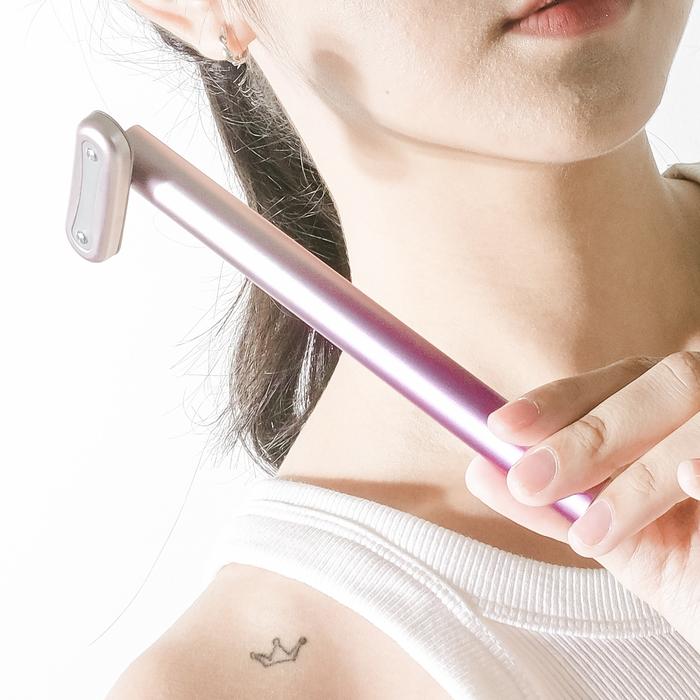 Gambar SUMI Beauty - Skin Glow Wand (Red Light Facial Massager) - amethyst dari SUMI Beauty undefined Tokopedia