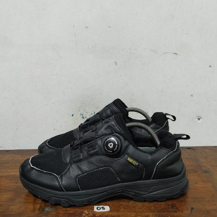 Gambar sepatu hiking second ori Q2 dial system nano-tex size 43 dari TERMINAL SEPATU BOGOR_NEW undefined Tokopedia