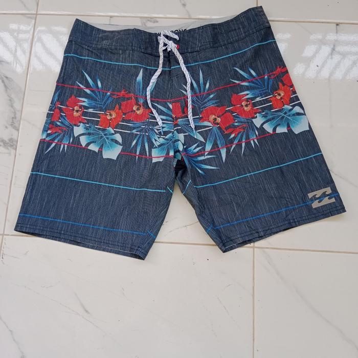 Gambar BILLABONG Board short /celana surfing/ celana pantai keren juga buat harian..kualitas original 100% material poliester Kondisi mulus..   Ukuran pinggang 33-34 dari friston lubis undefined Tokopedia