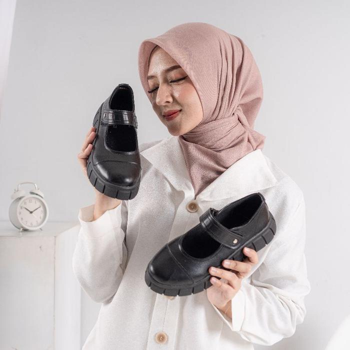 Gambar Zunika Olive Sepatu Sneakers Mary Jane Wanita - Hitam, 36 dari zunika.id undefined Tokopedia