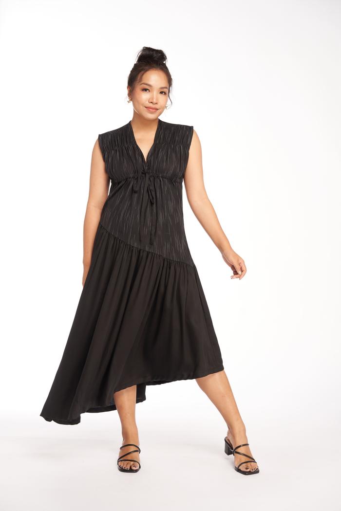 Gambar Care Studios Mila Flare Midi Dress Tencel Lurik - Hitam dari Care Studios undefined Tokopedia