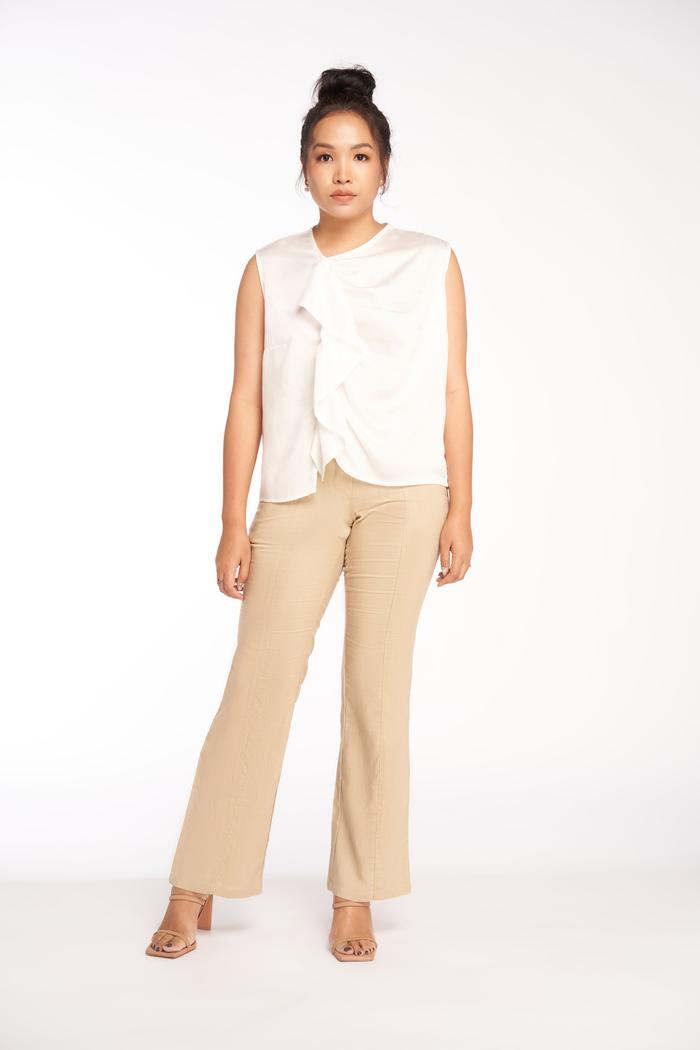 Gambar Care Studios Blanca Top Ruffle Tencel Satin - Putih dari Care Studios undefined Tokopedia