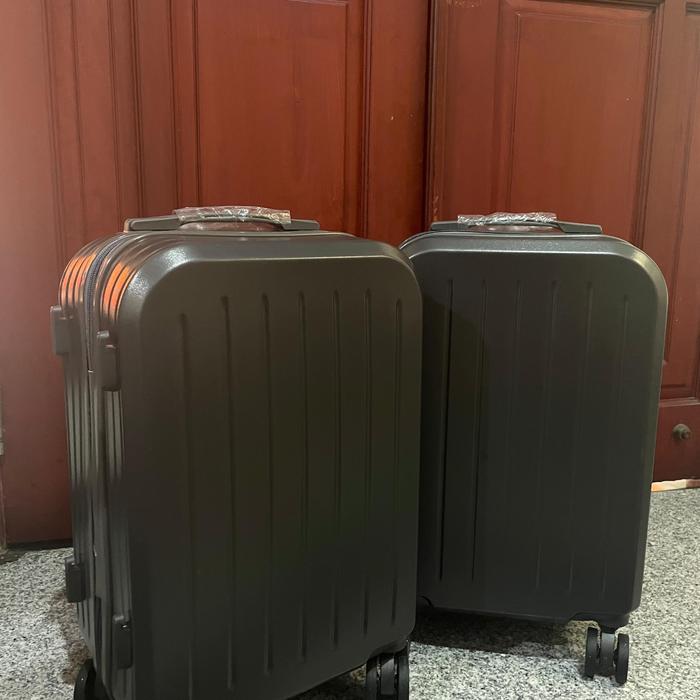 Gambar koper kabin cabin bagasi 20 24 inch kapasitas besar~koper cup holder travel simple minimalis warna pastel impor korea luggage suitcase koper USB traveling~elegant style koper rekreasi~ koper kuat besar 4 roda 3 level ABS PC serbsguna suitcase koper - Hitam, 20 inch dari Nyomart_NEW undefined Tokopedia