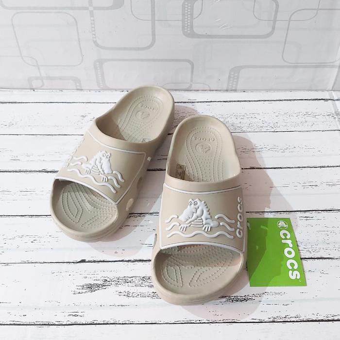 Gambar Sandal Pria Crocs Yukon Messa Slide III Man - Cream, 43 dari Crocs Collection undefined Tokopedia