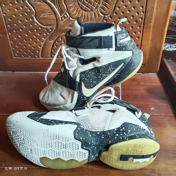 Sepatu Basket Nike Zoom Soldier Beli Nike LeBron Soldier PRM EP