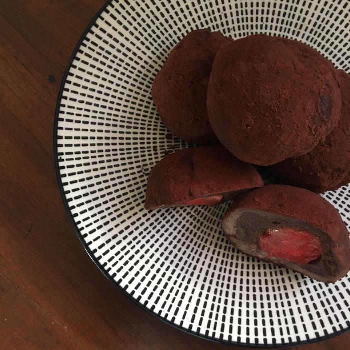 Gambar Jumbo Soft and Chewy Mochi | Jumbo Mochi Daifuku Paste by BITEBY - StrawberryChoco, 1 Piece dari BITEBY undefined Tokopedia