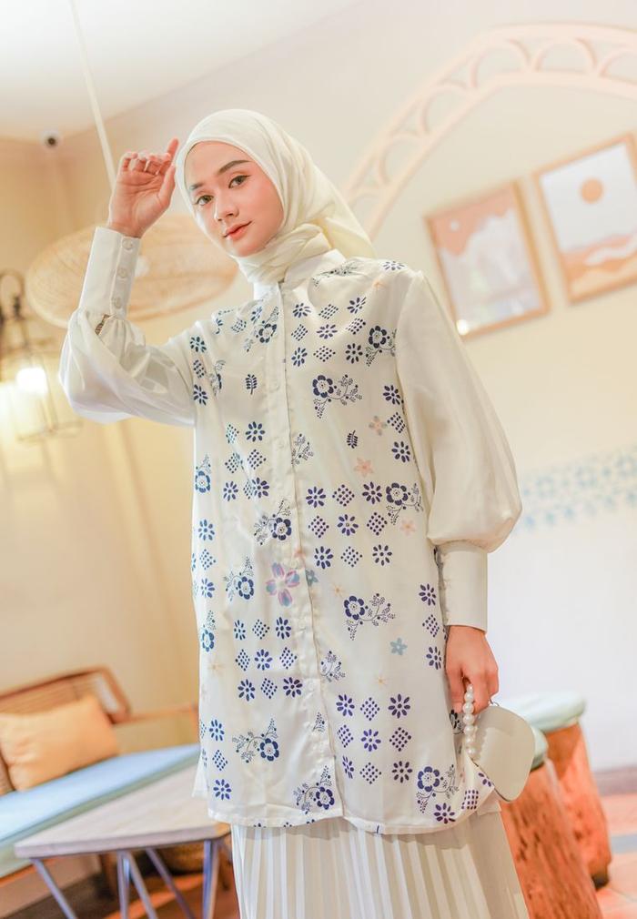 Gambar Azzura Tunik Signature Print My Daily Hijab - White, S dari My Daily Hijab undefined Tokopedia