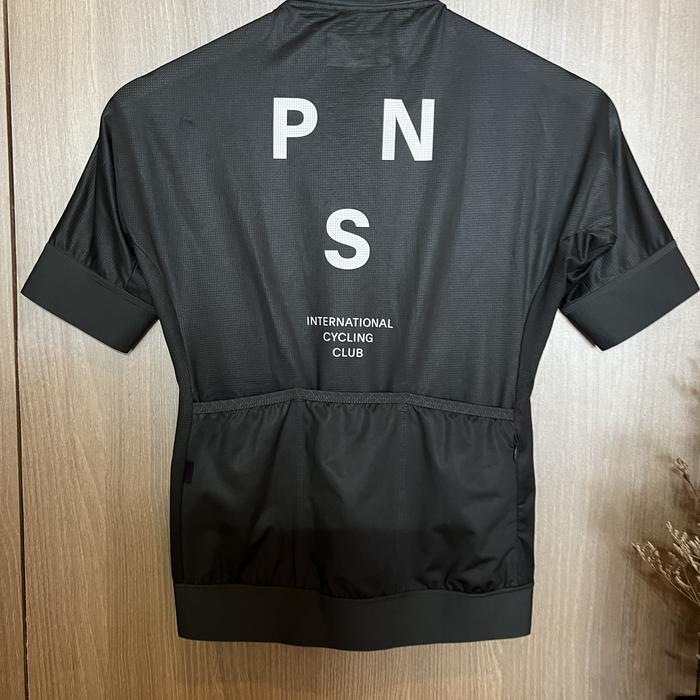 Gambar jersey pas normal studios women size S dan men size L dari joni2909 undefined Tokopedia