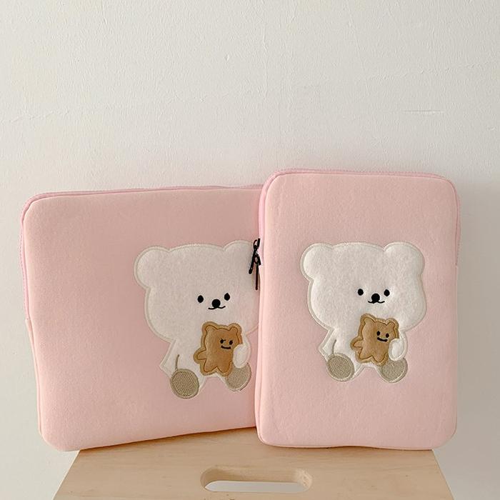 Gambar Tas Laptop Sleeve Pouch Wanita Cewek Pelindung Tablet Tab Leptop Notebook Ukuran 10 11 12 13 13.3 14 inch Bahan Katun Lembut Motif Bordir Pink Beruang - Bear Pink, 11 inch dari lanalini.id undefined Tokopedia