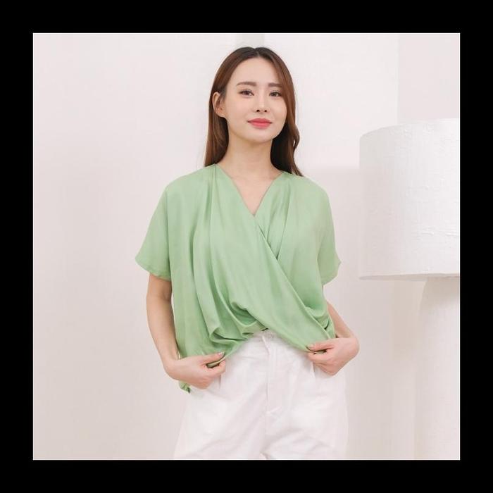 Gambar MEWAH BEATRICE CLOTHING TORI BLOUSE - V-NECK TENCEL BLOUSE MEWAH - Matcha  dari banpol spearpart undefined Tokopedia