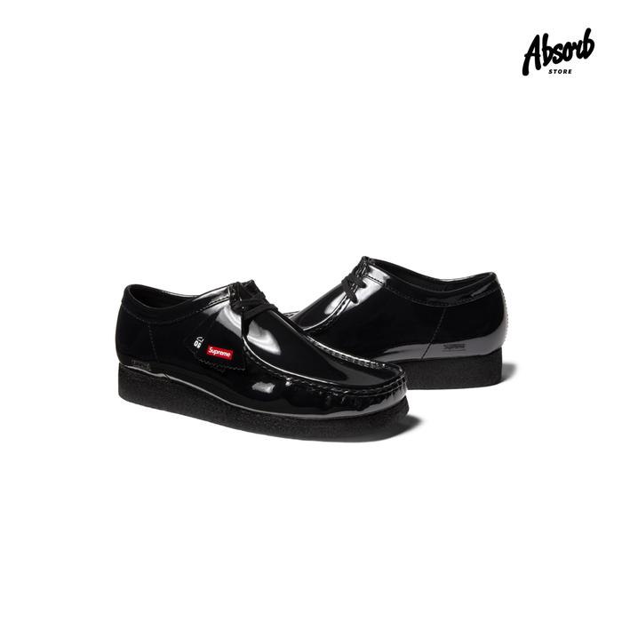 Supreme × 伏せる Clarks Wallabee 