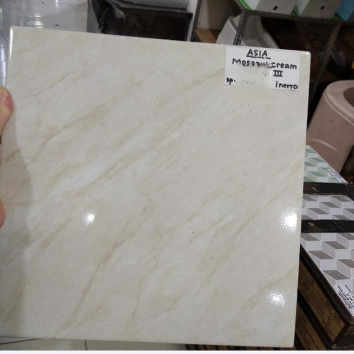 Gambar keramik lantai asia moscow cream 30x30 /dus / isi 11 lbr - kw2 dari bangunanjayabogorselatan undefined Tokopedia