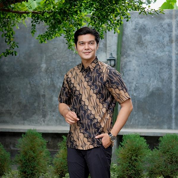 Gambar kemeja batik pria lengan pendek coklat terbaru - parang tulang , M dari Bimasakti_NEW undefined Tokopedia