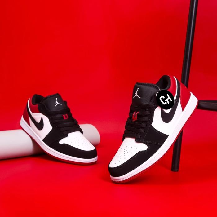 Gambar Sneakers Air Jordan 1 Low Black Toe Global Market - 38 dari TB Shoes undefined Tokopedia