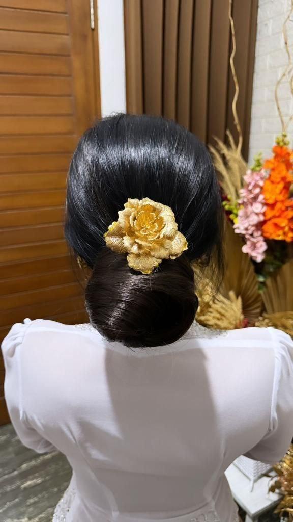 Gambar Semanggi Bunga Mawar Sanggul Hiasan Rambut Bali Modern - 01 dari Kiana Kebaya undefined Tokopedia