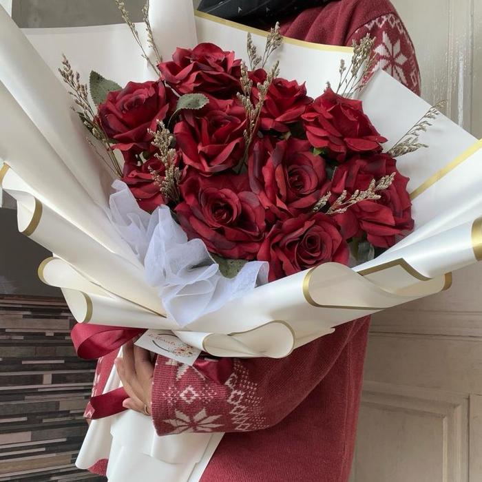 Gambar Ready (READY NO PO) BUKET BUNGA MAWAR PREMIUM LARGE 10 TANGKAI Promo - Maroon dari mizushop26 undefined Tokopedia