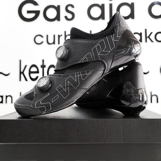 Gambar ASLI SEPATUA CLEAT SEPEDA S-WORKS ARES ROAD CYCLING SHOES - BLACK - 37 dari Soraya_Shoop undefined Tokopedia