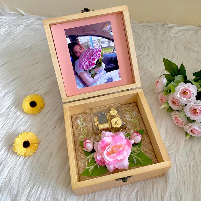 Gambar Kado Ulang Tahun Music Box / Kotak Musik Otomatis (Made with Love) - Tanpa Hampers, Y're MySunshine dari Romantis Project undefined Tokopedia
