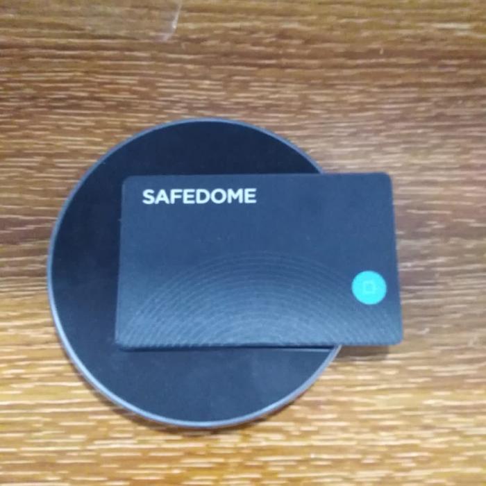 Gambar Safedome Rechargeable Bluetooth Tracker Card. Never Lose Your Wallet, Purse or Backpack Again. This Card Will Find Your Lost Wallet. Comes With Complimentary Wireless Charging Pad Which Works With Compatible Phones And Watches. Unit bekas  Kondisi baru da dari RYZENCOMP undefined Tokopedia