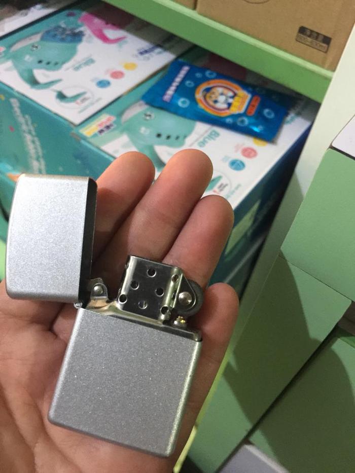 Gambar korek api gas zipo warna polos bisa custom - silver dari global sukses undefined Tokopedia