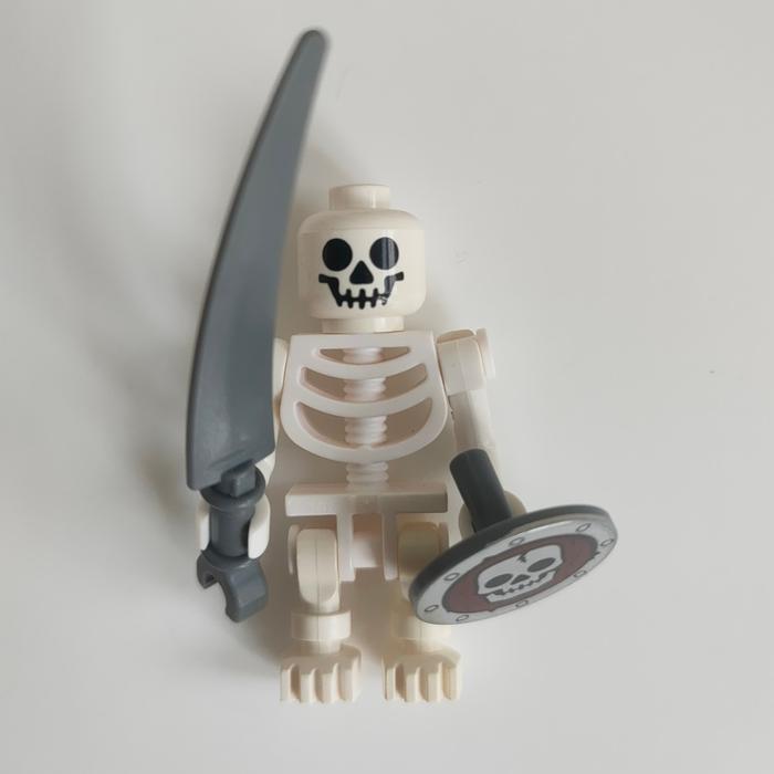 Gambar Lego minifigure castle Skeleton ( tengkorak ) army / knight - putih 1 dari mamiri bricks undefined Tokopedia