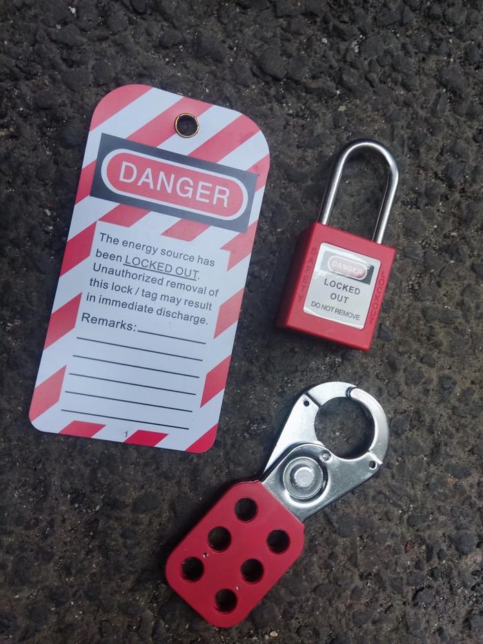 Gambar Lockout TAGOUT KIT with Hasps, Loto Tags, Red Padlock 3 in 1 - 1" HASP dari Malikha&Nahla undefined Tokopedia