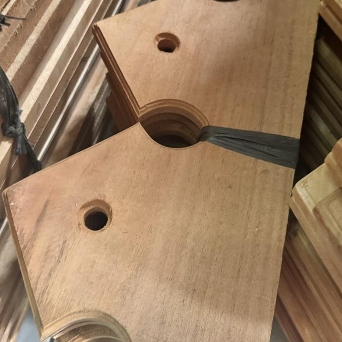 Gambar Lis Plank Betawi kayu Mahoni 18cm - Lubang Kecil dari Toko Cirebon Kayu undefined Tokopedia