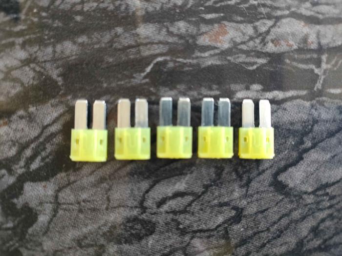 Gambar Sekering Fuse Micro-2 Kendaraan Otomotif Berbagai Ukuran Ampere - 20A Kuning dari ALVIN SUPRA97 undefined Tokopedia