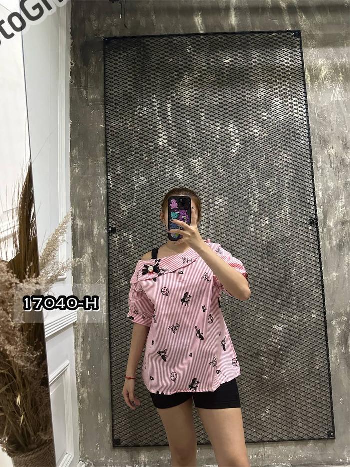 Gambar ATASAN WANITA 17040-H ATASAN SALUR CEWEK FASHION SABRINA AKSESORIS BROSS LD 102 CM FIT L-2L BISA COD - Pink dari missmode undefined Tokopedia