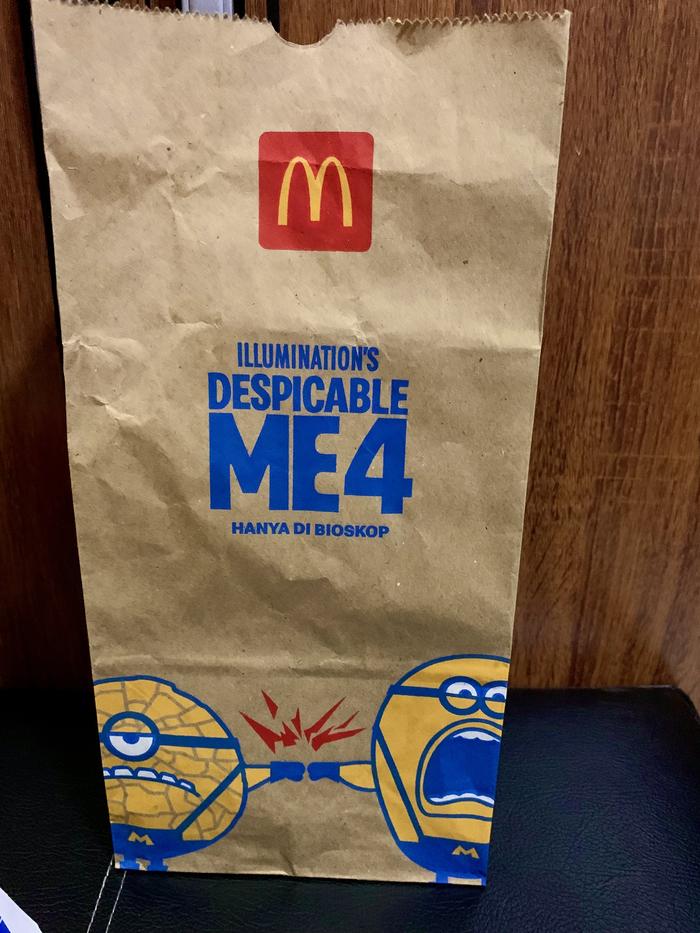 Gambar McDonald's packaging Newjeans Post card Minions Despicable Me Minion Hello kitty New jeans kemasan paper bag box Merchandise McDonalds McDonald mcd mekdi pc - PaperBag Minion dari Cocovory undefined 5 Tokopedia