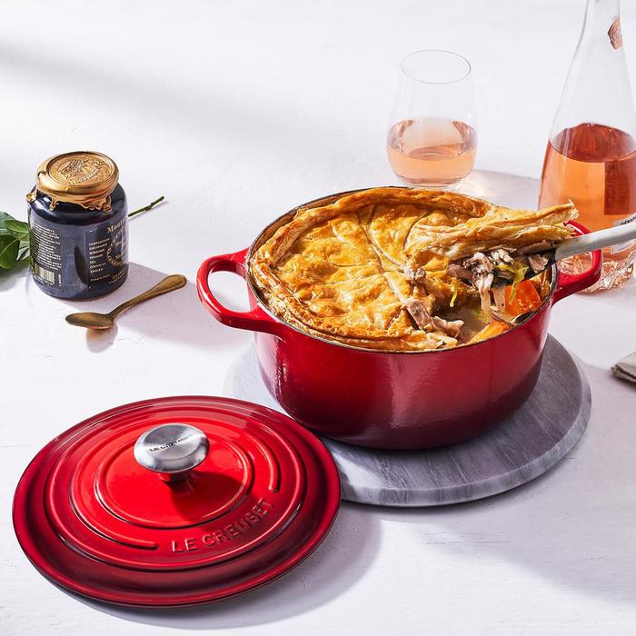 Gambar Le creuset original ROUND DUTCH OVEN 22cm - Cerise dari Celiebox undefined Tokopedia