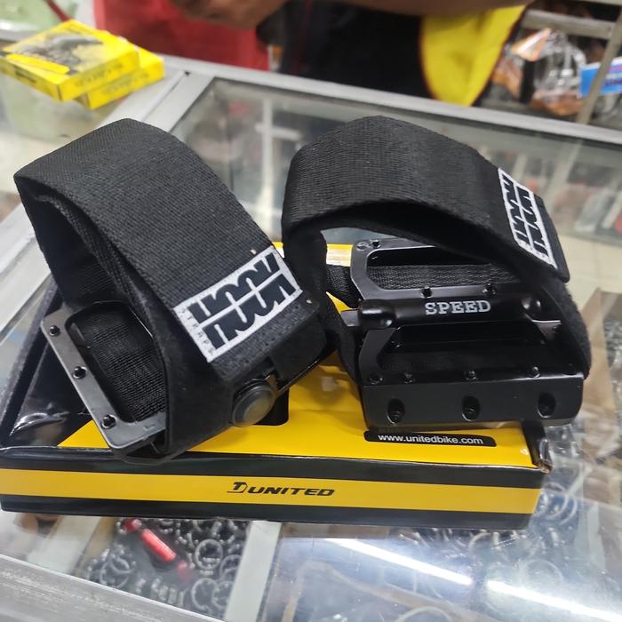 Gambar Pedal strap fixie Hook alloy as besar Fixie se set pedal + strep strap - P 17 + strapp dari TRIJAYA BICYCLE PONDOK LABU undefined Tokopedia