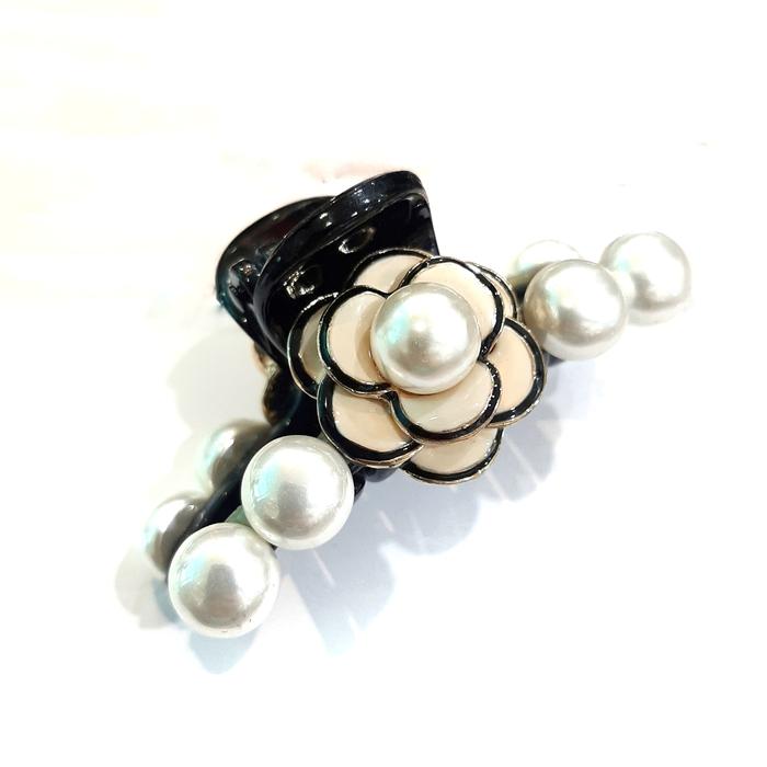 Gambar Pearl Chanel Hairclip Korea / Jepit Rambut Mutiara Pearl Made In Korea - Motuf B dari JESS & KEV Shop undefined Tokopedia