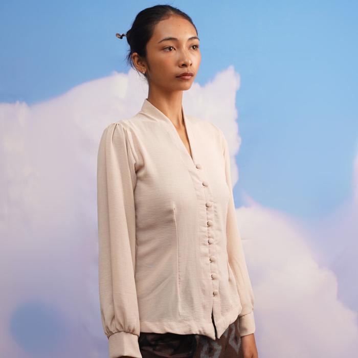 Gambar Kebaya Cempaka Top Manikan Lengan Panjang - Cream, M dari Manikan undefined Tokopedia