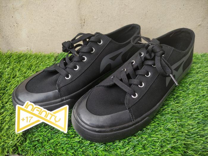 Low Airwalk Full Black Sepatu Casual Full Black Sneaker Canvas Low
