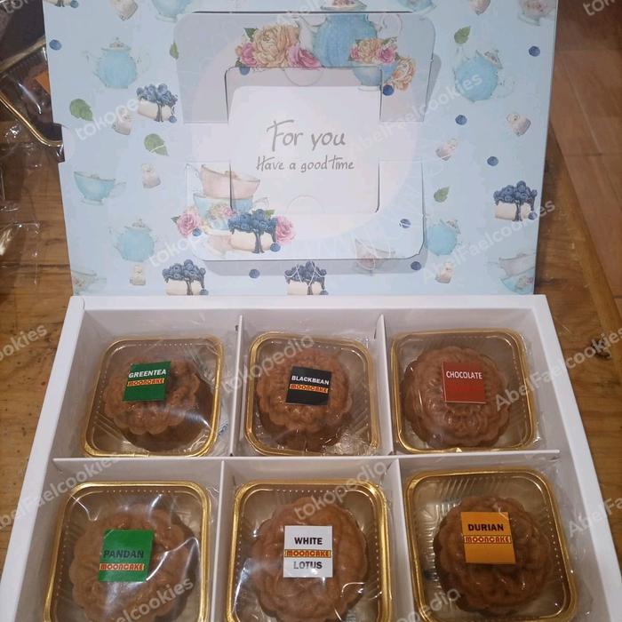 Gambar Mini Bites Mooncake Premium with Box Exclusive 6 pcs Halal Terdaftar - Tanpa Telur dari AbelFaelcookies undefined Tokopedia