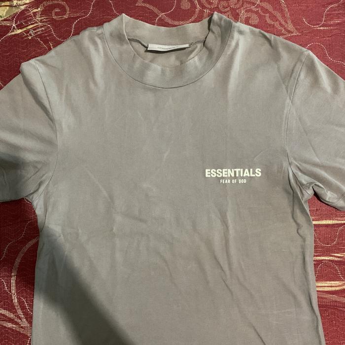 Gambar Essentials fear of god t-shirt dari exclusive market undefined Tokopedia
