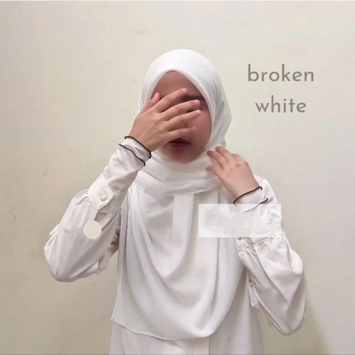 Gambar Jilbab Seragam Sekolah SD SMP SMA Putih Pramuka Hijab Segi Empat Polos Paris Premium Anti Letoy - PARIS BW dari Mamia Sale undefined Tokopedia