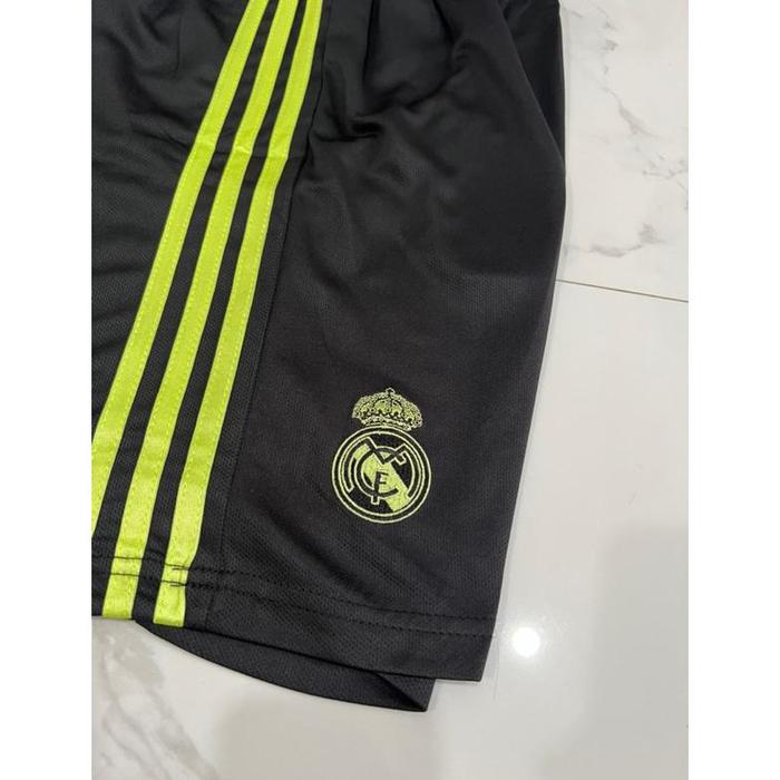 Gambar SOLUSI CELANA REAL MADRID 3RD 222 223 CELANA CELANA BOLA FUTSAL CELANA - L dari Delimmart undefined Tokopedia