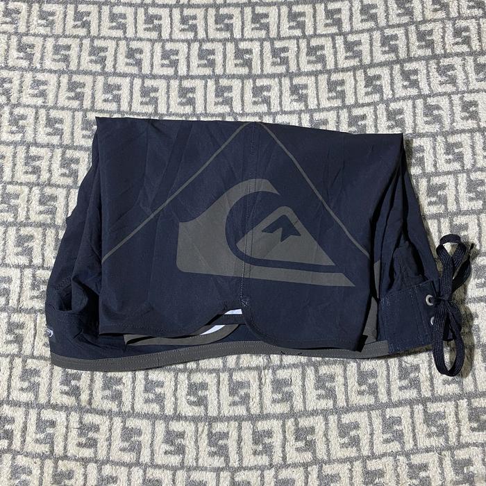 Gambar Quiksilver Big Logo Surfing Short dari Mokoapachuru undefined Tokopedia