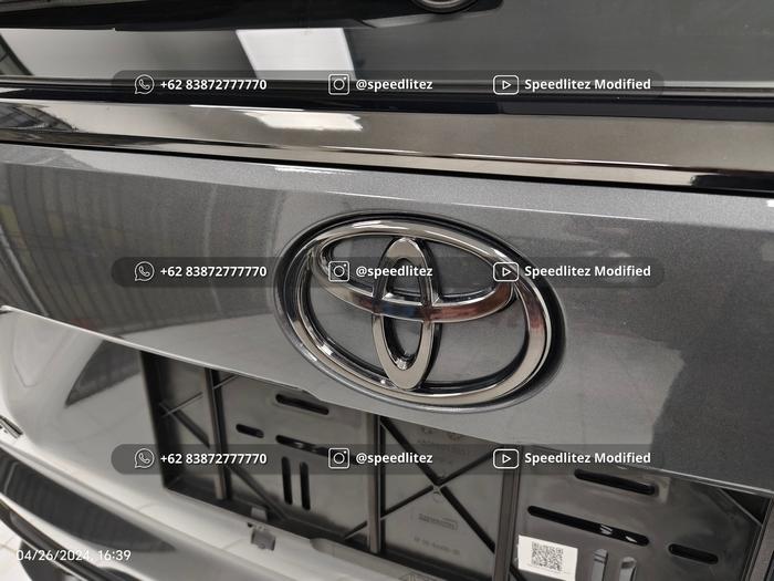 Gambar Logo Black Chrome Belakang Toyota Innova Zenix 2022 Emblem Logo Zenix - ORIGINAL TOYOTA dari NEO MOTORS undefined Tokopedia