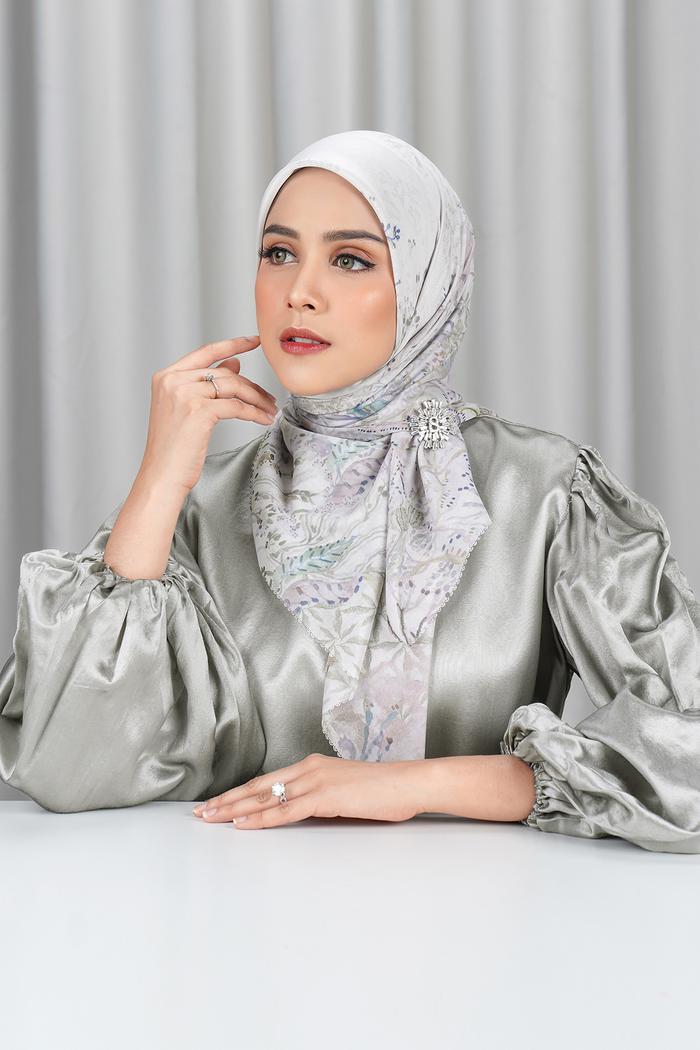 Gambar Buttonscarves - Misool Voile Square - Sea Salt dari Buttonscarves undefined Tokopedia