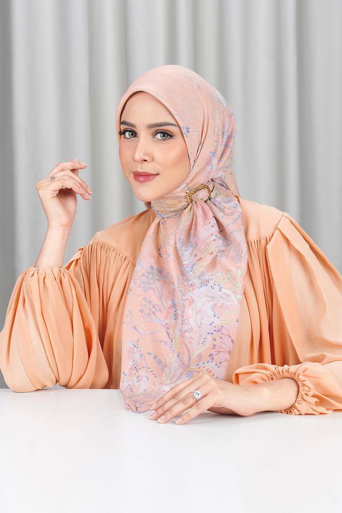 Gambar Buttonscarves - Misool Voile Square - Coral dari Buttonscarves undefined Tokopedia