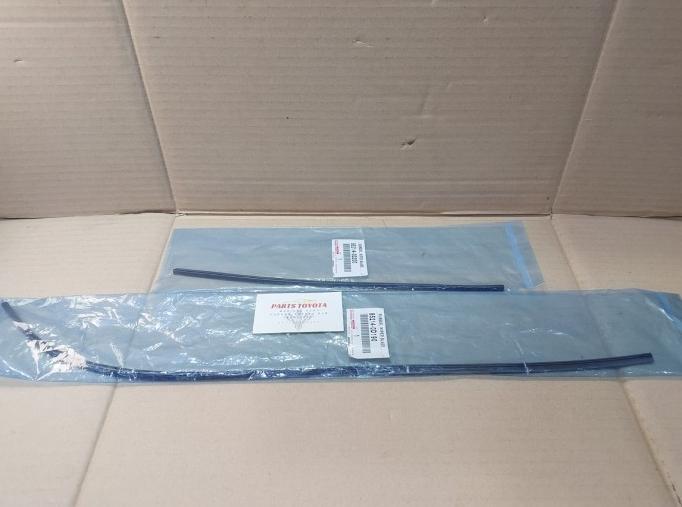 Gambar Rubber Karet Wiper Kaca Depan Kanan Sienta 85214-0D190 85214-0D200 - 1 Set Sepasang dari detikomalasari undefined Tokopedia