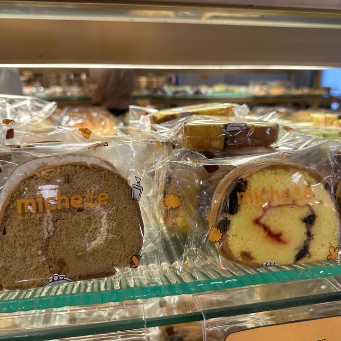 Gambar Michelle Bakery Cake Slice Size / Bolu Roti Kue Cemilan Oleh-oleh Bogor Jajajnan - Banana Cake dari Jong Mini Market undefined Tokopedia