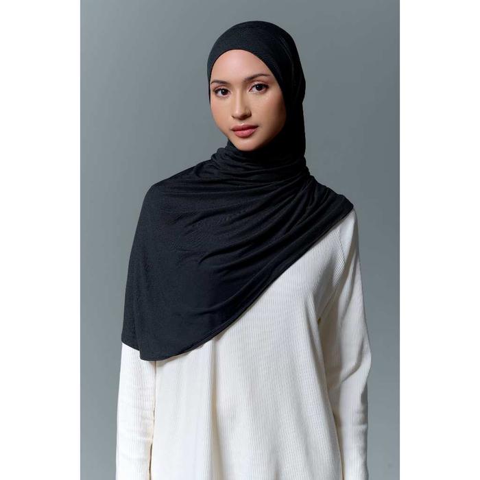 Gambar ZM Zaskia Mecca X Meccanism - Queenza Spandex Pashmina Instan - Hijab Kaos Cooltech Airflow Ringan Lembut Rayon Kerudung Muslim Panjang Wanita - Black, Mix Ceruty dari ZM Zaskia Mecca undefined Tokopedia