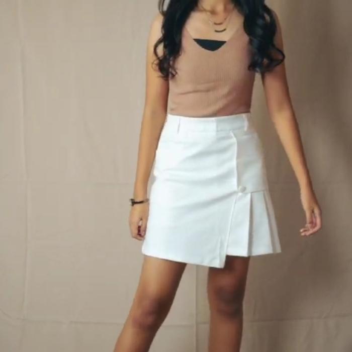 Gambar Rok Celana Miss Up Soft Stretch Pinggang Belakang Karet - Putih, S dari KEC Fashion undefined Tokopedia