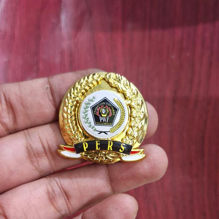 Gambar PIN PWI - PIN PERS MAGNET dari RAFF ALFAR SOUVENIR undefined Tokopedia