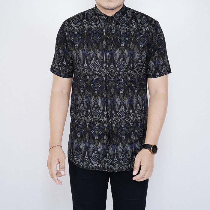 Gambar Kemeja Batik Pria Slim Fit Lengan Pendek Cotton Stretch Hitam Katun Baju Nyaman - Torpedo Hitam, M dari Initial.R undefined Tokopedia